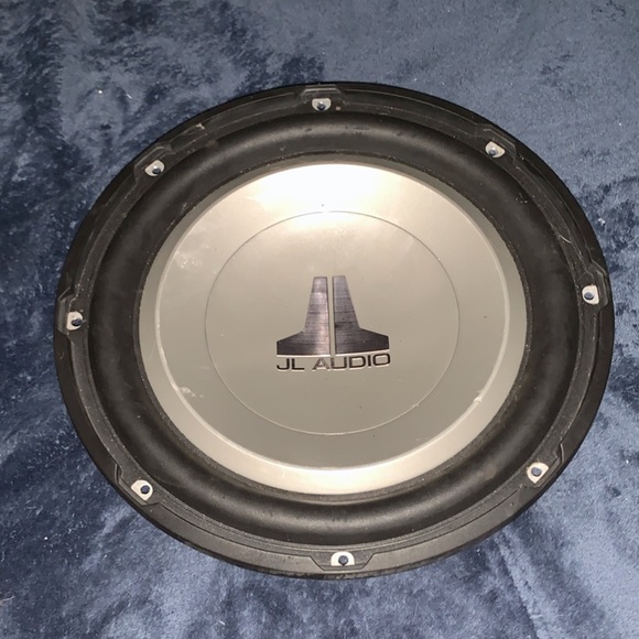 10&12 inch sub woofers w/ box, and a 400 watt Amp - Picture 1 of 6
